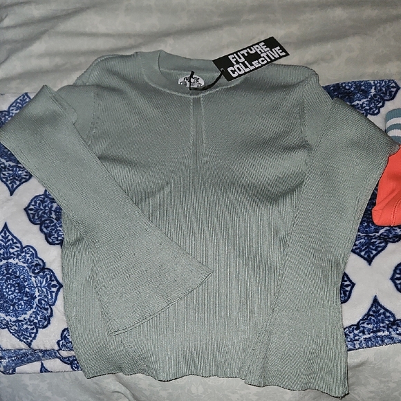 Women's Green Sweater - Picture 1 of 2